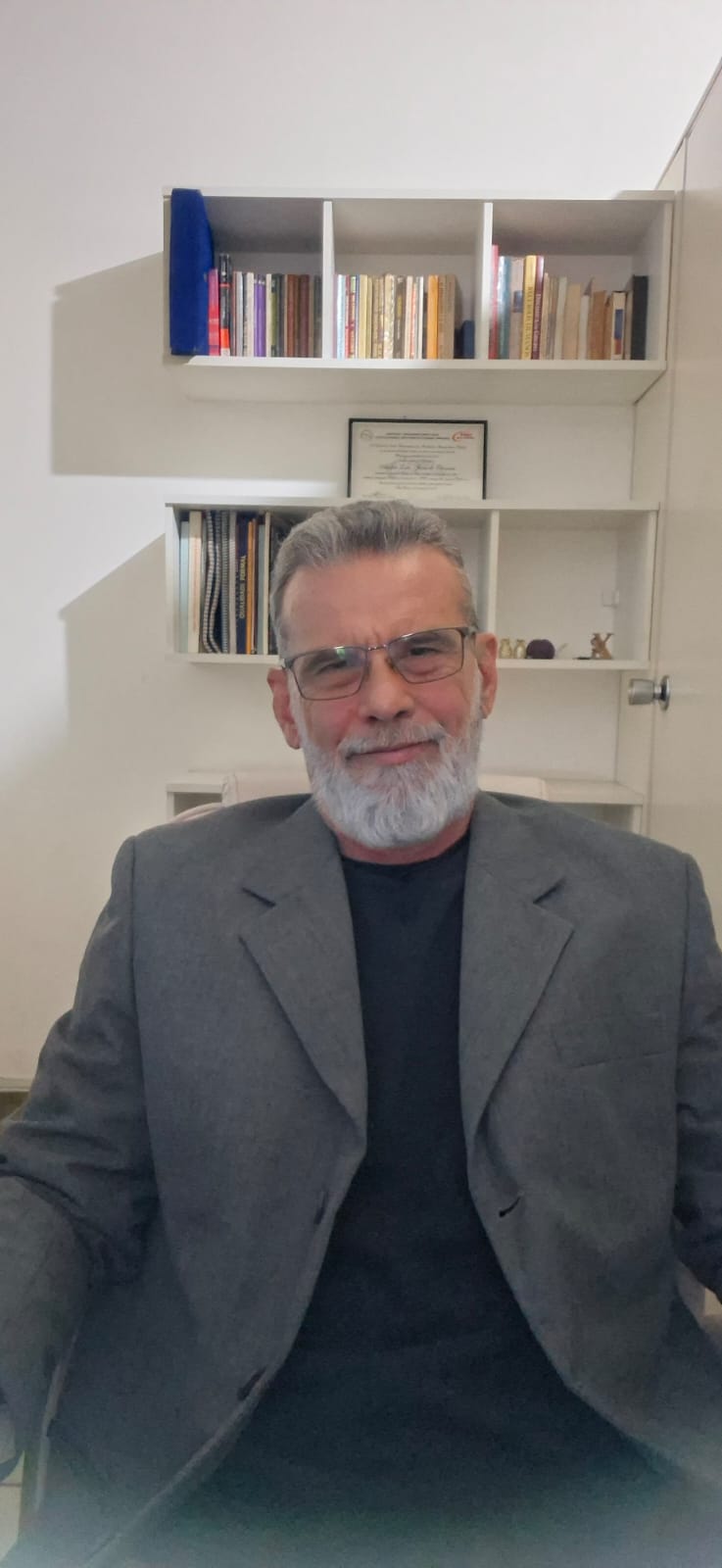 Dr. André Jares, Psicólogo